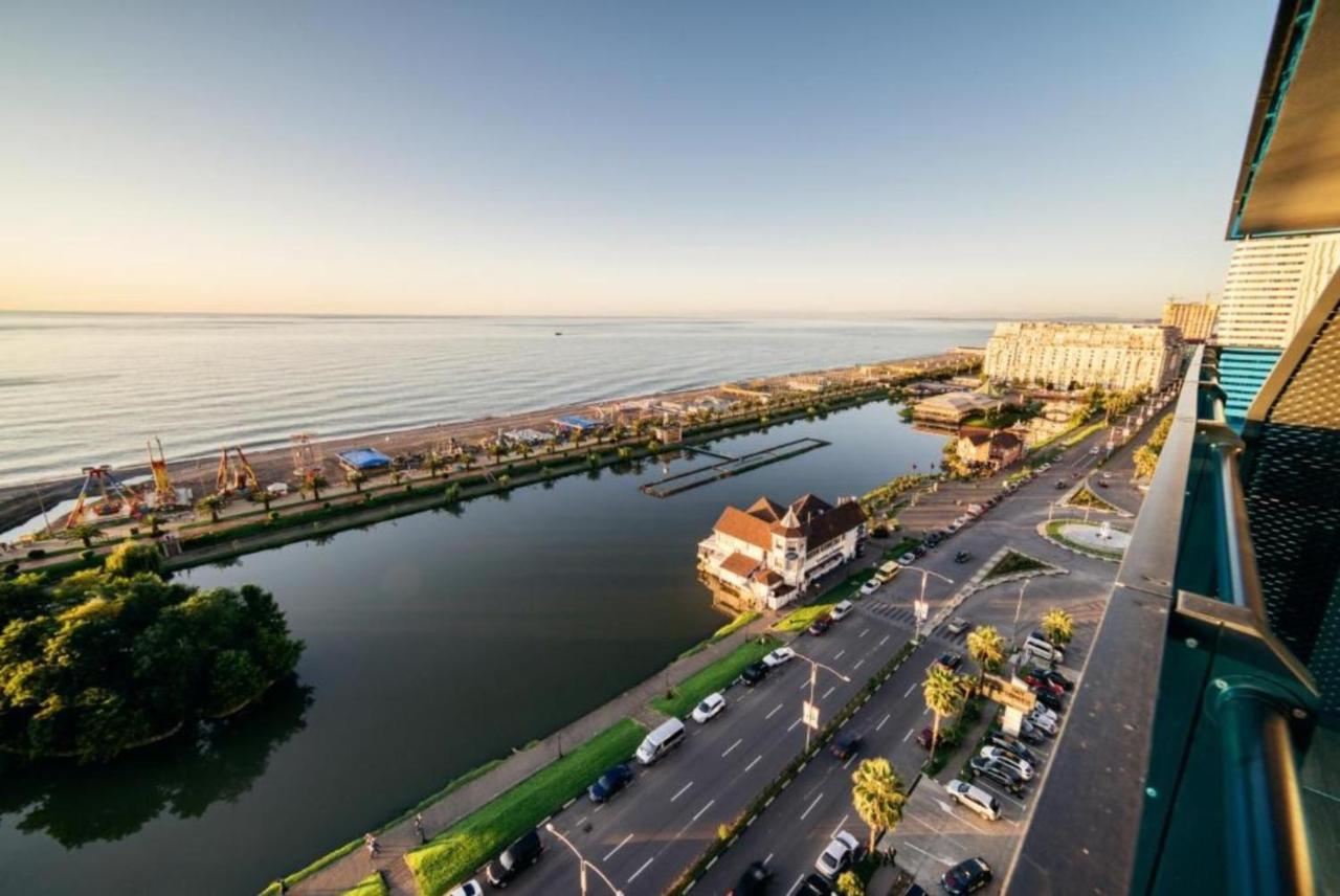 Luxury Sea View Apartments In Orbi City Batumi Esterno foto